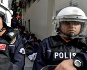 В Анкарі поліція проти протестувальників застосувала сльозогінний газ