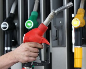 Бензин знову подорожчав: cкільки коштує заправити машину 22 січня