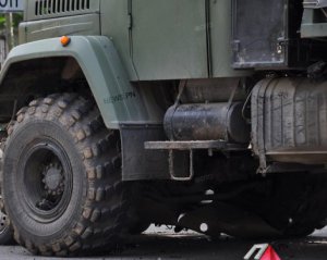 Автобус із гірниками врізався у військовий КрАЗ: багато поранених