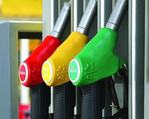 Бензин знову подорожчав: cкільки коштує заправити машину 24 січня