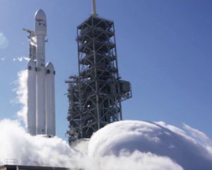 SpaceX випробував найпотужнішу в світі ракету-носій