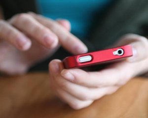 Як мобільні оператори виманюють гроші в українців