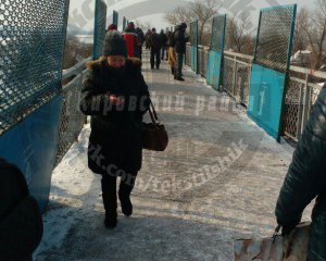 Жители Донецка едут на окраину за мобильной связью