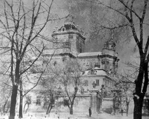 Показали зимние праздники во Львове в 1942 году