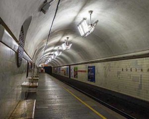 У Києві хлопці незаконно проникли в тунель підземки