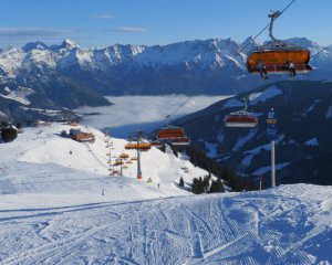 ЧП в Австрии: в горах застряла сотня туристов