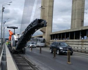 На два дня частично перекроют один из самых загруженных мостов в Киеве
