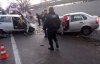 Автівки лоб у лоб зіткнулися серед міста: є постраждалі