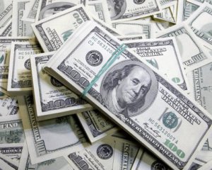 Нацбанк запасается долларами: валютный аукцион объявляли два раза за день