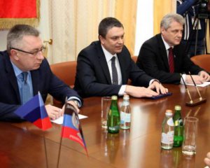 Пасечник и Захарченко начали &quot;дружить республиками&quot;: подписали закон о &quot;едином таможенном пространстве&quot;