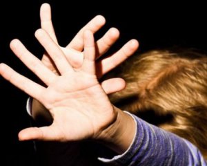 На Кіровоградщині 10-річну дівчинку зґвалтував співмешканець матері