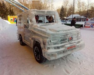 Механіки з льоду зробили машину, на якій можна їздити