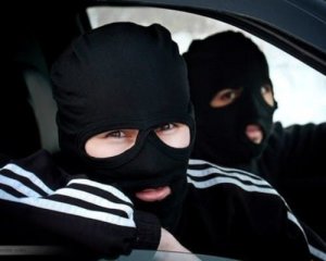 Невідомі напали на будинок валютника — поранили жінку та забрали усі гроші