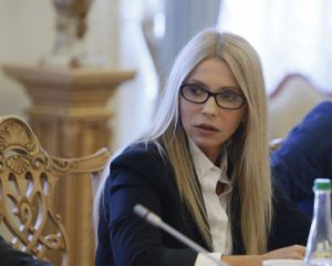 Випрямлене волосся, чорний піджак - Тимошенко &quot;засвітилася&quot; з Волкером