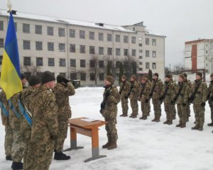 Назвали кількість контрактників, що вступили на службу в ЗСУ 2017 року