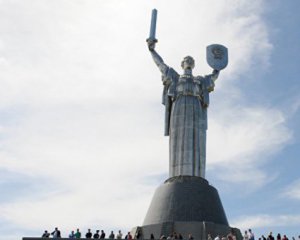 У Києві збираються декомунізувати монумент Батьківщина-мати