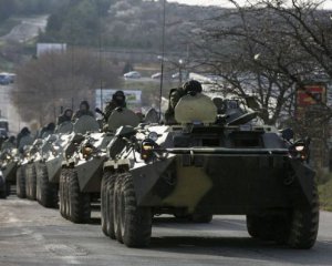 Жители Крыма опубликовали видео перемещения российской военной техники