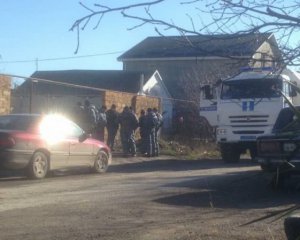 "Шукають заборонену літературу і зброю" - силовики прийшли з обшуком до кримських татар о 4-й ранку
