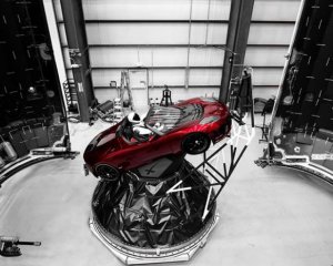 Эксперты рассказали о судьбе запущенной в космос Tesla Roadster