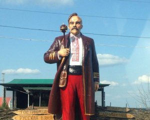 Памятники Ленину превращают в статуи князей и казаков