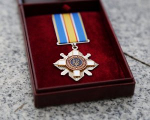 Вручил орден в баре: военком унизил вдову добровольца - волонтер