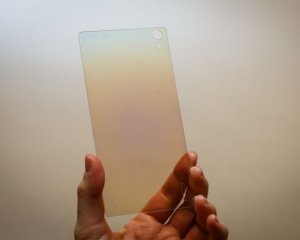 На рынок выпустят смартфон с бриллиантовым стеклом