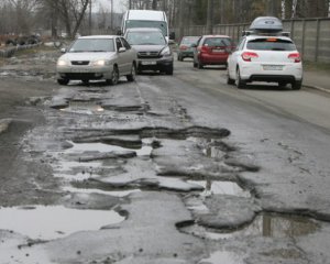 Підрахували скільки крадуть на будівництві доріг