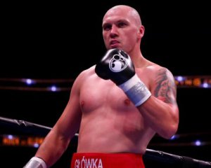 Украинский боксер отправил в нокдаун жертву Усика