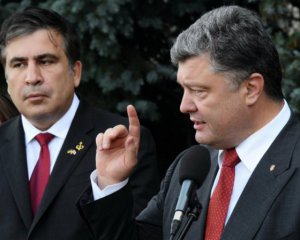 Саакашвили отзвонився, его сторонники идут под окна Порошенко