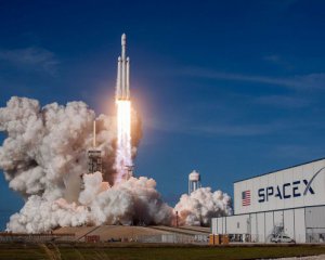 Назвали причину аварии при пуске Falcon Heavy