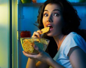 Психологи пояснили, чому раптово хочеться їсти