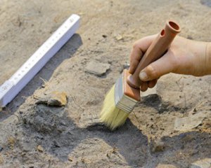 Археологи нашли древнейшую детскую могилу