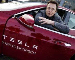 Tesla випустила ювілейний електромобіль
