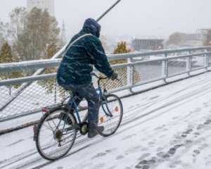 Погода в Україні: подекуди сніг, мряка та ожеледиця