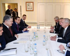 Порошенко и Мэттис обсудили шаги для укрепления обороноспособности Украины