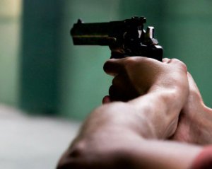 Чоловік обстріляв лікарів швидкої допомоги