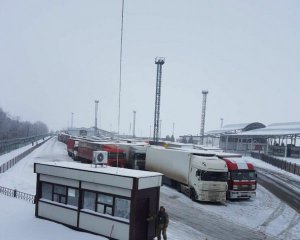 В Росію не пропускають вантажівки з України