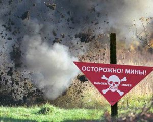 На Світлодарській дузі підірвались двоє бойовиків на власних мінах - штаб