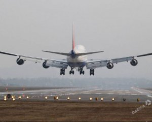 &quot;Стало ніяково, що приземлилися&quot;: український літак розвернули на півдорозі