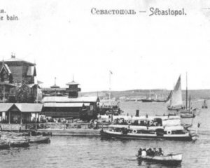 Ахтиарскую бухту Екатерина II переименовала в Севастополь
