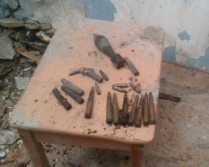 14 боеприпасов нашли в стене дома