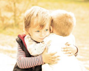 Эмоциональный интеллект ребенка повышают братья и сестры