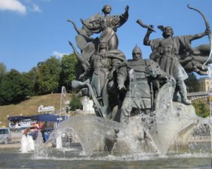 Отремонтируют фонтан-памятник основателям Киева