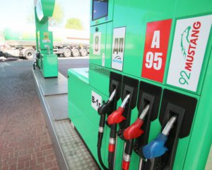 Бензин продовжує дешевшати: скільки коштує пальне 27 лютого