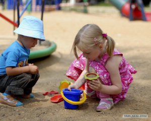 Маленька дівчинка прикинулася сплячою і дивом уникла вбивства