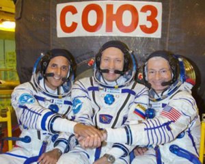 На Землю из космоса вернулись три космонавта
