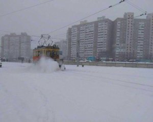 Ночью по Киеву катались 40 трамваев и троллейбусов: назвали причину