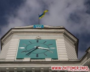 Замерз головний годинник областного центру