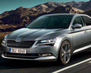 Нова Skoda Superb отримає гібридну модифікацію