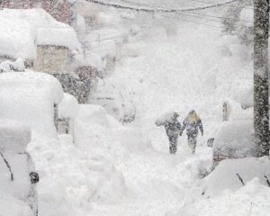 Негода не відступає: в суботу знову хуртовини, ожеледь та вітер